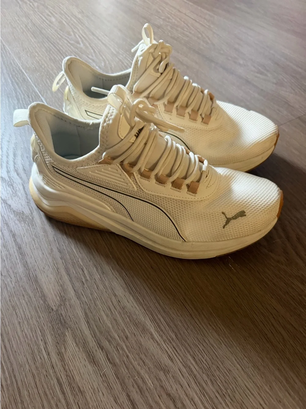 Puma women’s Off-White Cream Athletic Sneakers